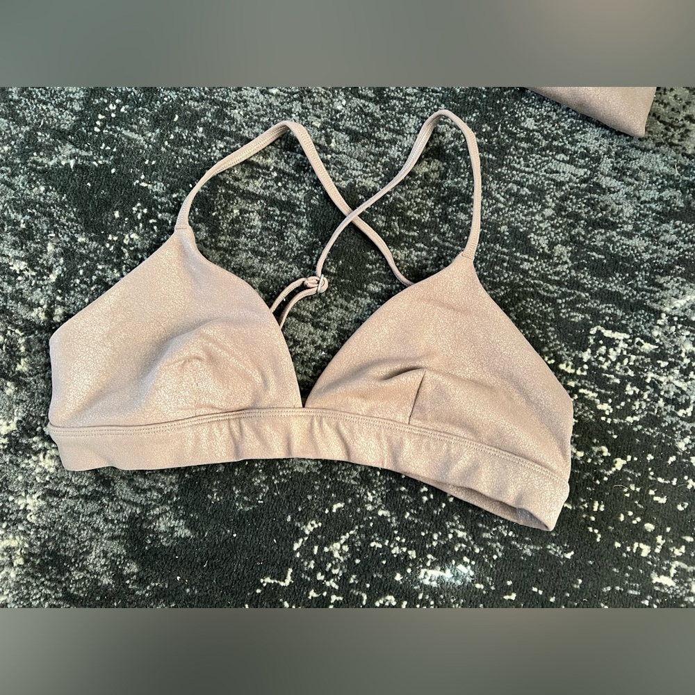 ALO Yoga Shimmering Tan Activewear Set - Picture 6 of 16